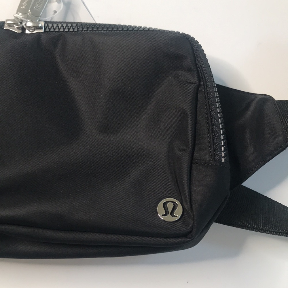 NWT Lululemon Everywhere Belt Bag Crossbody Bum Large 2L Black NEW - Picture 9 of 14